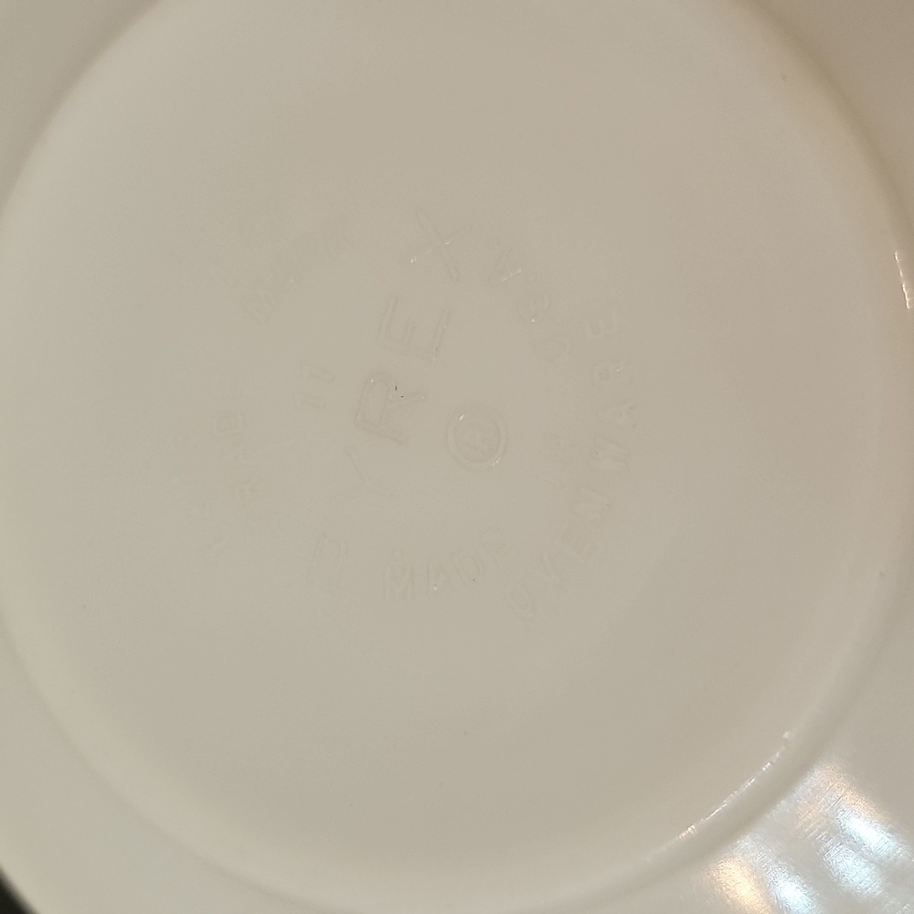 3 Piece Circus Themed Pyrex Set - Picture 8 of 12